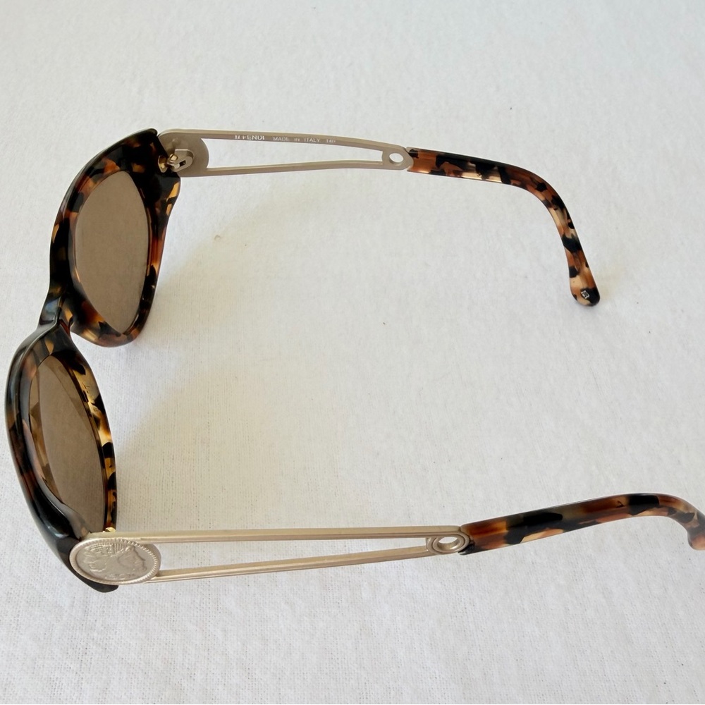 Vintage FENDI FS 143 Tortoise Shell Oval Sunglasses - Made in Italy - Picture 4 of 10